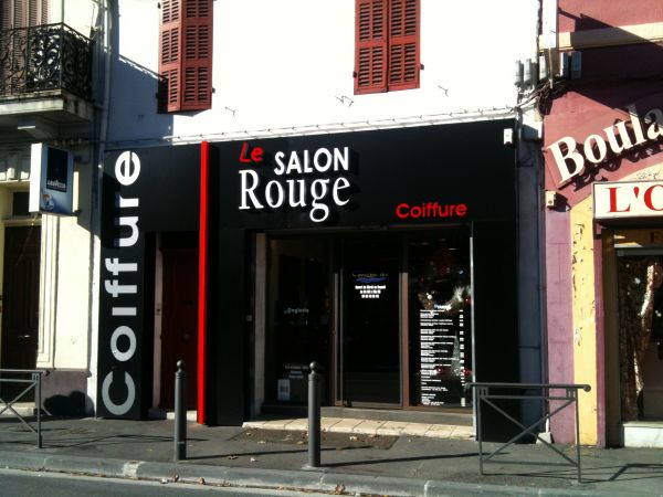 fabrication enseigne lumineuse pour salon de coiffure à La Valentine Marseille