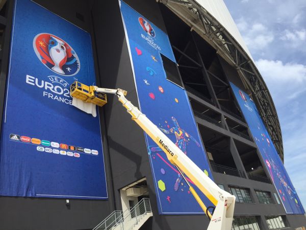 Décoration extérieure du stade Vélodrome pour l'Euro 2016