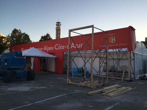 Habillage du stand de la Région à la Foire de Marseille 2015