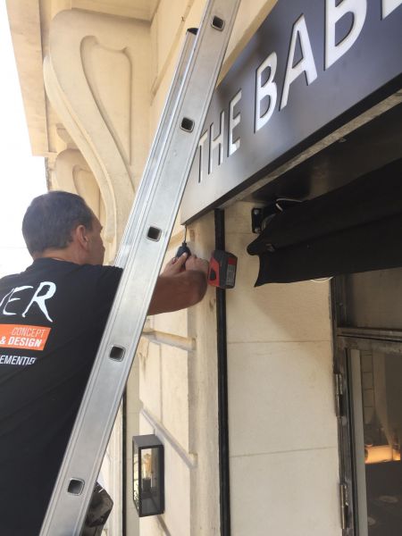 Caisson grugé et éclairage sur plexi diffusant pour Babel Community à Marseille