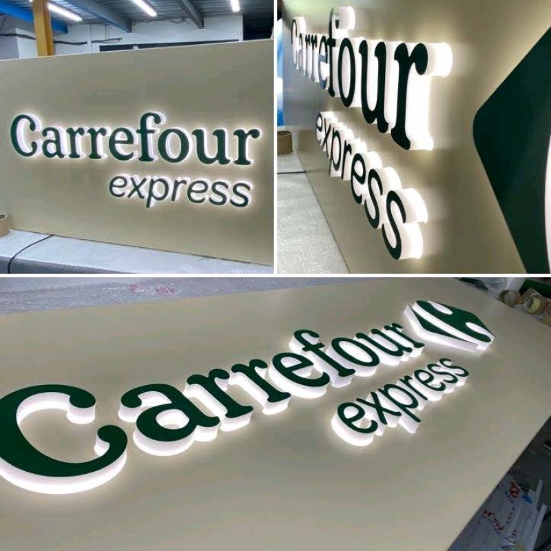 Pose d'une enseigne lumineuse dans un supermarché Carrefour Express à Marseille Lodi 13006