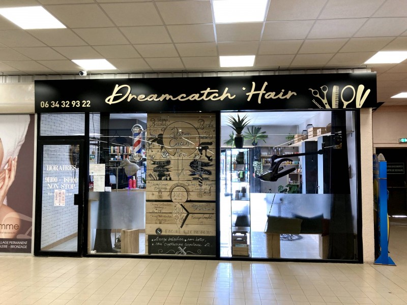Fabrication et pose d'une enseigne chez un coiffeur dream catch haïr à lafare les oliviers 13