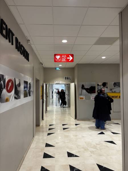 Fabrication et pose de signalétique intérieure sur mesure pour hôpital à Marseille 13008