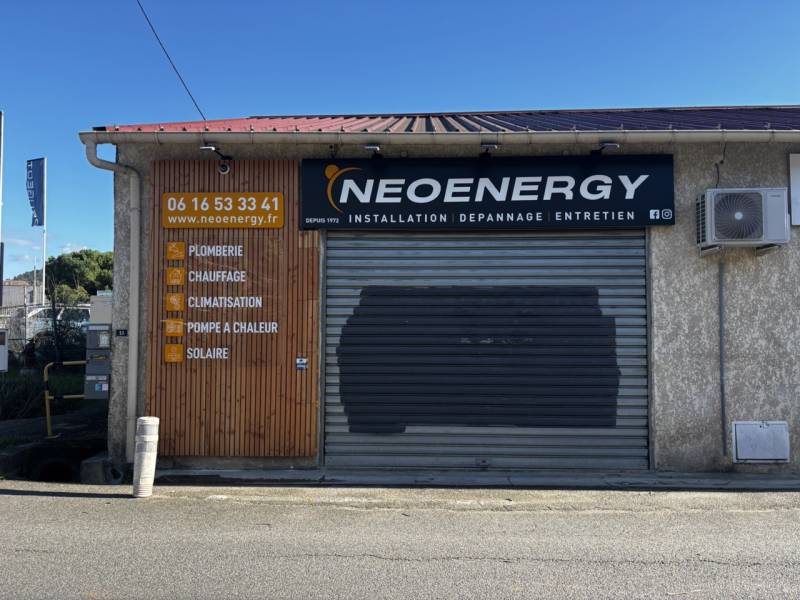 Fabrication d’enseigne en lettres relief sur panneau dibond pour entreprise à Aubagne