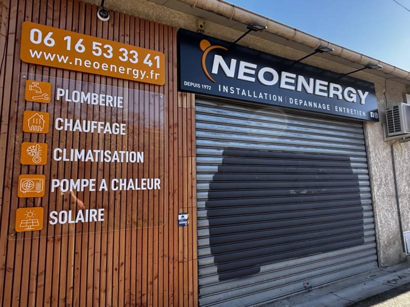 Fabrication d’enseigne en lettres relief sur panneau dibond pour entreprise à Aubagne