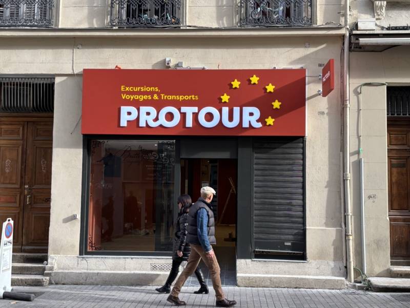 Installation d’enseignes lumineuses en aluminium dibond avec éclairage LED haute performance rue de Rome à Marseille