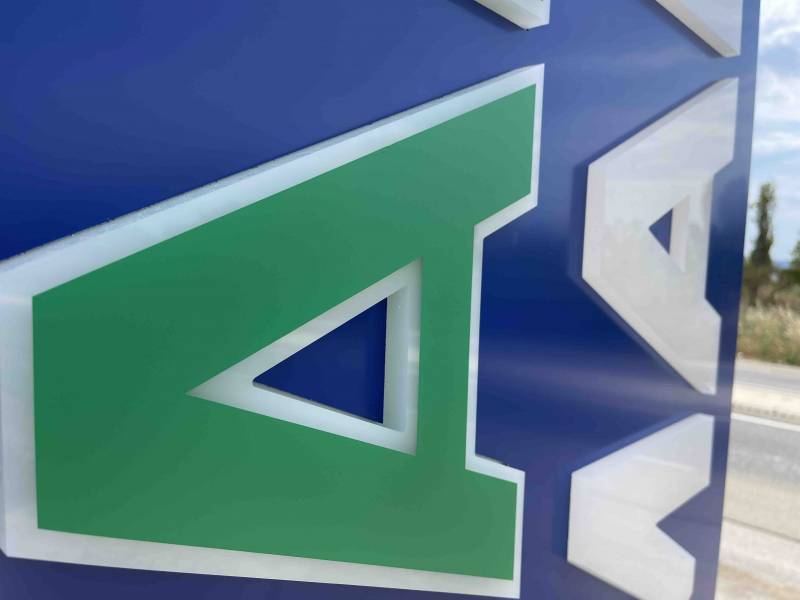 Fabrication de totem publicitaire extérieur lumineux à Aubagne