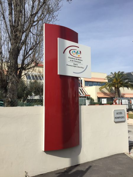 Toteme signalétique marseille