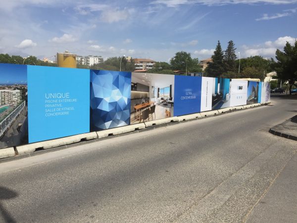 communication visuelle sur palissade de chantier