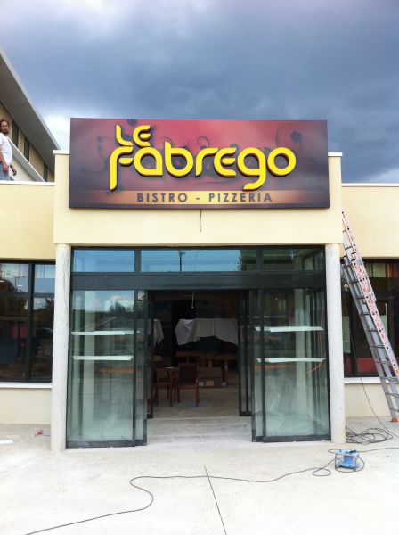 Enseigne du restaurant Le Fabrego à Avignon