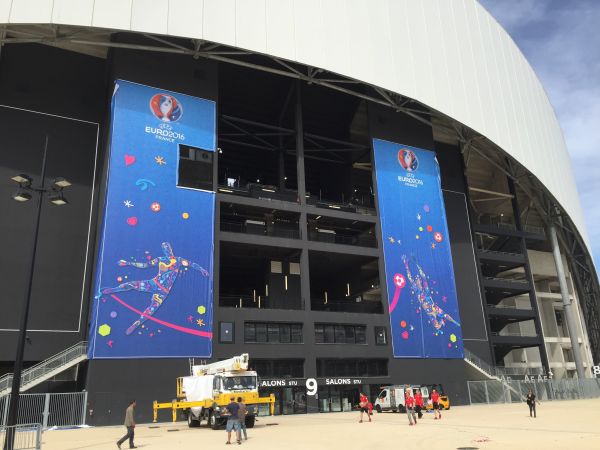 Décoration extérieure du stade Vélodrome pour l'Euro 2016