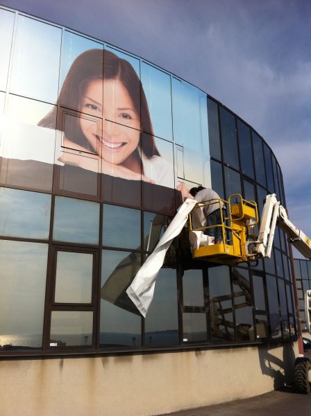 Fabrication d'enseigne lumineuse à Marseille : Entreprise Oxatis