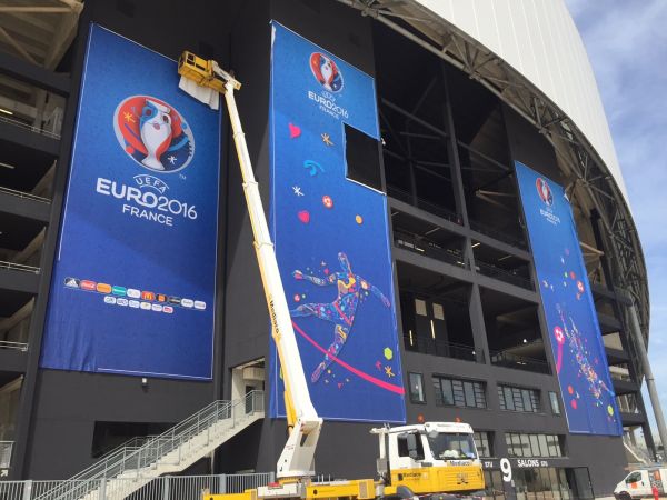 Décoration extérieure du stade Vélodrome pour l'Euro 2016