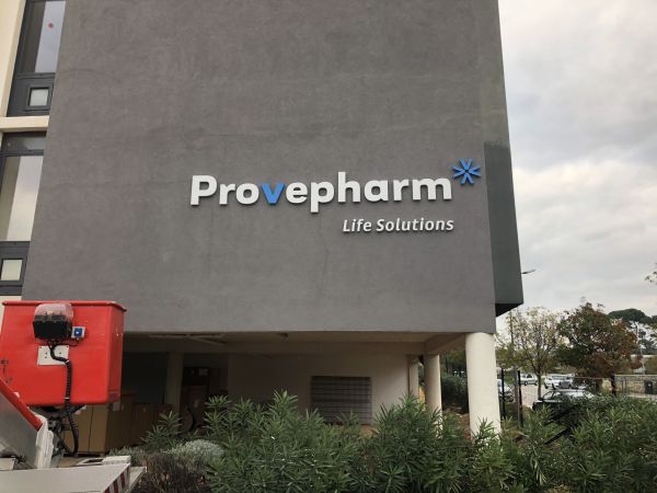 Fabrication d'une enseigne en lettres PVC 20mm laquées