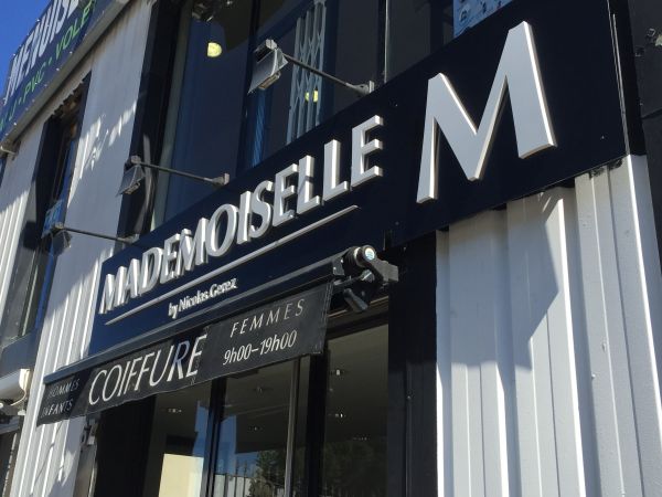 Enseigne lettres Pvc en relief sur plaque aluminium à Aubagne Zone des Paluds