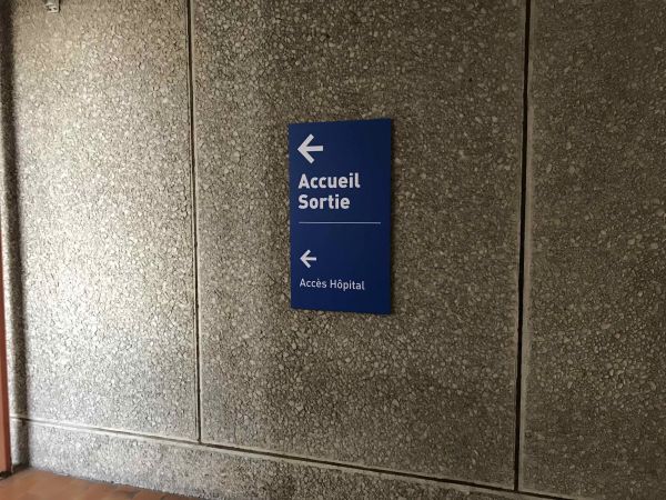 Fabrication et pose de panneaux signalétique pour l'Hôpital Lavéran à Marseille