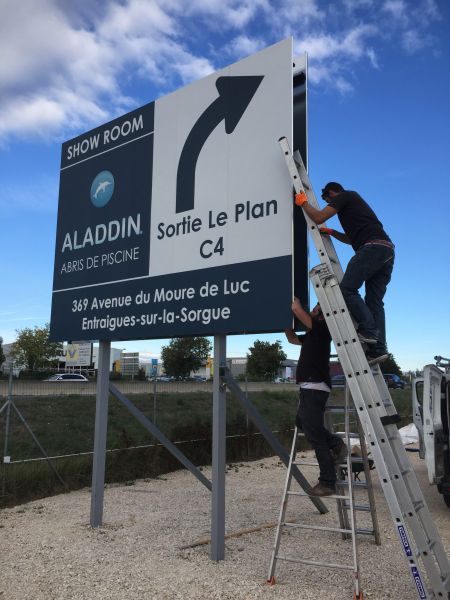 Fabrication et installation de panneaux 4x3 traditionnels recto/verso à Entraigues