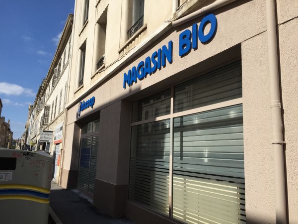 Enseigne relief en PVC