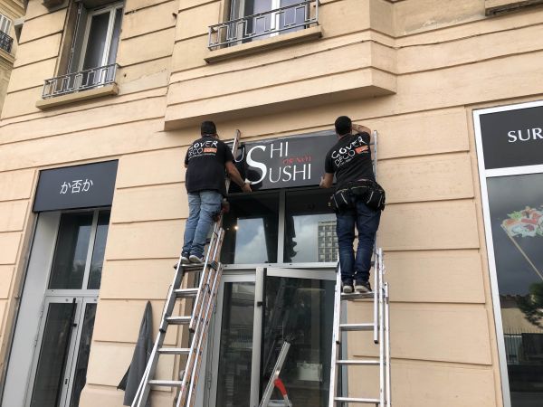 Fabrication et pose d'une enseigne lumineuse pour un restaurant de Sushi à Marseille